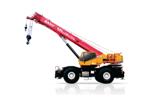 Sany rough terrain kraan met compact onderstel en uitgeschoven giek voor gebruik op ruwe ondergrond.